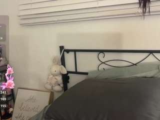 yourmamisilk live webcam show