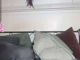 yourmamisilk live cam preview