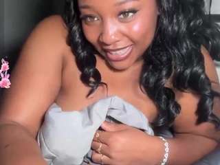 yourmamisilk live cam preview