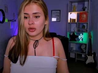 adalina-summer Live Webcam on CamSoda