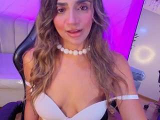 agatha-brooks-t
