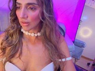 agatha-brooks-t