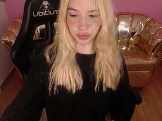 Alina-Lee-T