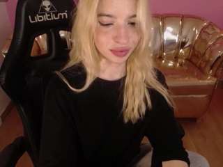 Alina-Lee-T