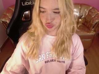 Alina-Lee-T