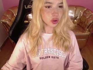 Alina-Lee-T