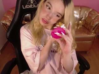 Alina-Lee-T