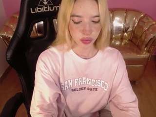 Alina-Lee-T