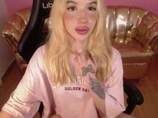 Alina-Lee-T