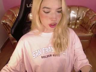 Alina-Lee-T