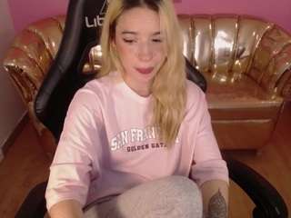 Alina-Lee-T