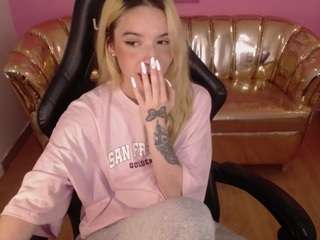 Alina-Lee-T