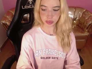 Alina-Lee-T