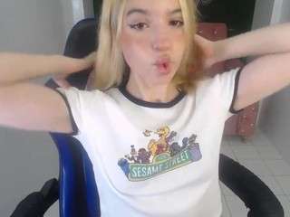 Alina-Lee-T