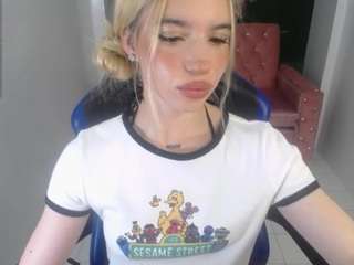 Alina-Lee-T