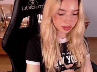 Alina-Lee-T