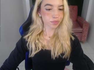 Alina-Lee-T