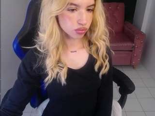 Alina-Lee-T