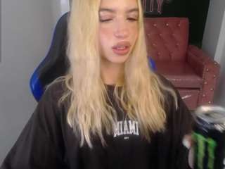 Alina-Lee-T