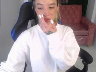 Alina-Lee-T