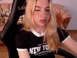 Alina-Lee-T