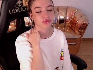 Alina-Lee-T
