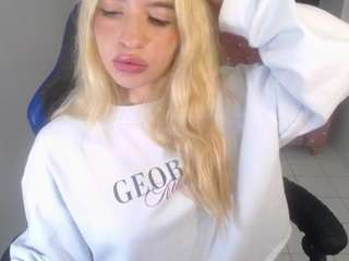 Alina-Lee-T