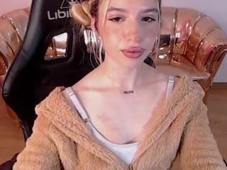 Alina-Lee-T