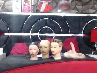 Model ini sedang live sekarang. emmamorgan-kh