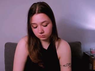 Model ini sedang live sekarang. katycute69