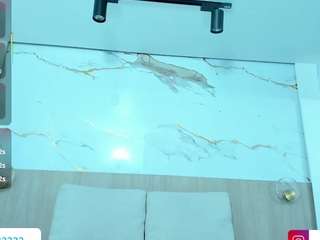 valirya-devote webcam