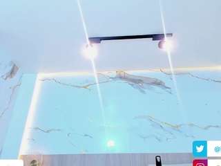 valirya-devote webcam