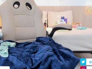 Explore the passionate 23 years old valirya-devote from CamSoda as zie gets crazy valirya-devote from CamSoda