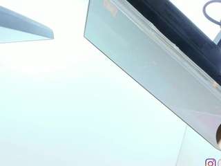 Valirya_devote live webcam show