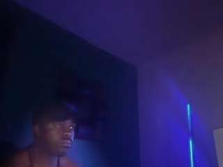 djRay10 live cam on CamSoda