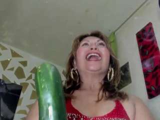 kazsandrah's CamSoda show and profile