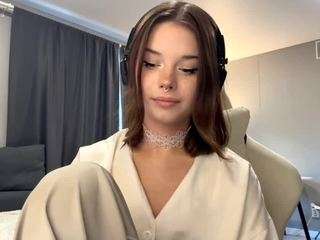 lucilatyssens Live Webcam on CamSoda