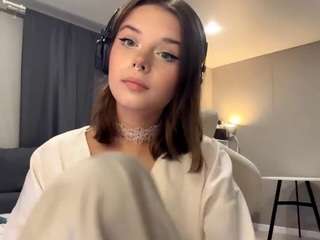 lucilatyssens Live Webcam on CamSoda