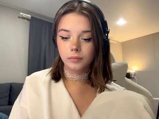 lucilatyssens Live Webcam on CamSoda