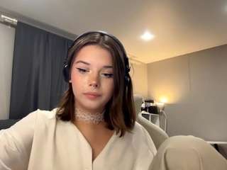 lucilatyssens Live Webcam on CamSoda