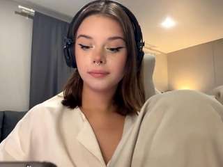 lucilatyssens Live Webcam on CamSoda