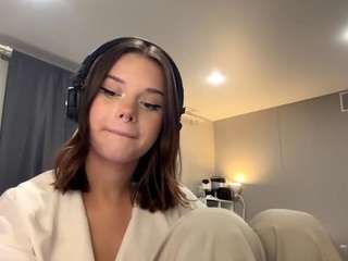 lucilatyssens Live Webcam on CamSoda