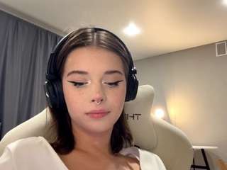 lucilatyssens Live Webcam on CamSoda