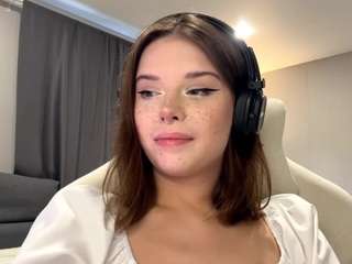 lucilatyssens Live Webcam on CamSoda