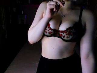 evalawrence's CamSoda show and profile