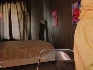 Evelyn live webcam show