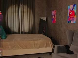 Evelyn live webcam show