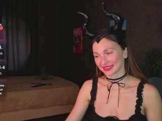 Evelyn live cam preview