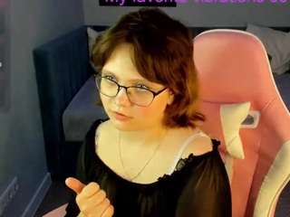 nina-luna webcam model