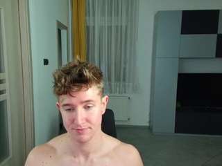 christianlevinee Live Webcam on CamSoda